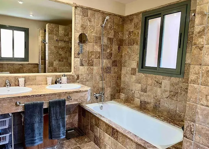 3 Bedroom In A Gorgeous Complex شقة *